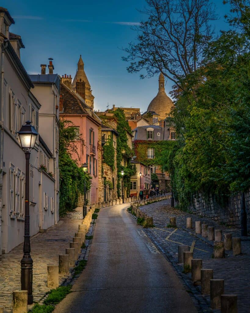 Best Neighbourhood to stay in paris and why